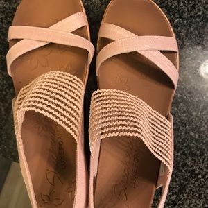 NWOT Skechers Luxe Foam Sandal Wedge